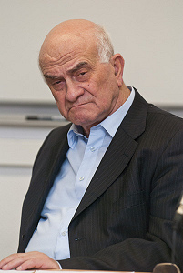 Евгений Ясин